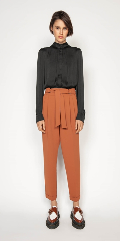 belted tapered pants