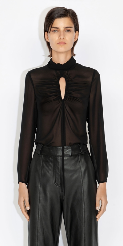 Cue Cares - Sustainable  | Ruched Keyhole Top | 990 Black
