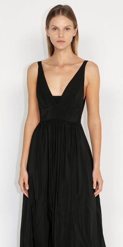Dresses  | Modern Crinkle Maxi Dress | 990 Black