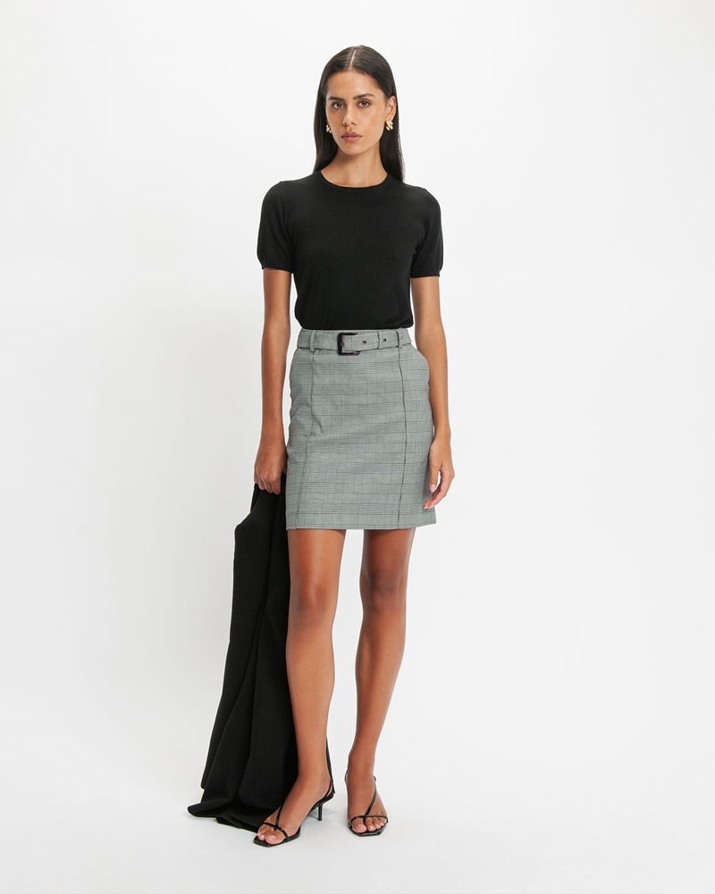 Knitwear | Black Short Sleeve Round Neck Knit | 990 Black